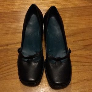 Reaction Kenneth Cole Mary Jane shoes